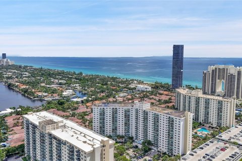 Copropriété à vendre à Sunny Isles Beach, Floride: 1 chambre, 93.37 m2 № 1355389 - photo 1