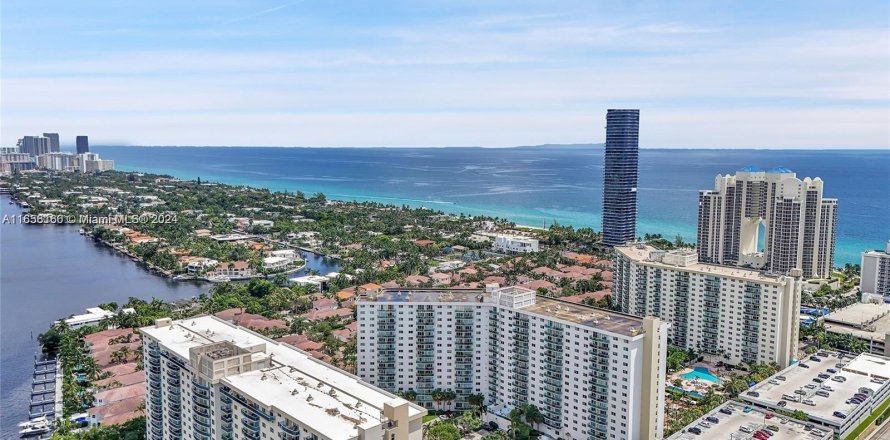 Condominio en Sunny Isles Beach, Florida, 1 dormitorio  № 1355389