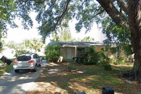 Propiedad comercial en venta en New Port Richey, Florida, 423.08 m2 № 1402192 - foto 4