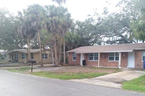 Propiedad comercial en venta en New Port Richey, Florida, 423.08 m2 № 1402192 - foto 1