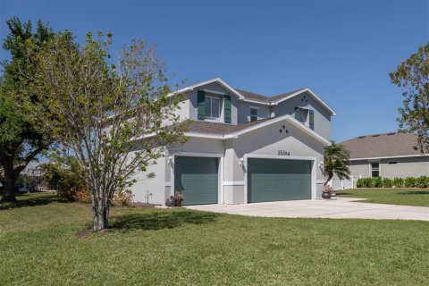 Villa ou maison à vendre à Punta Gorda, Floride: 3 chambres, 302.95 m2 № 1114132 - photo 2