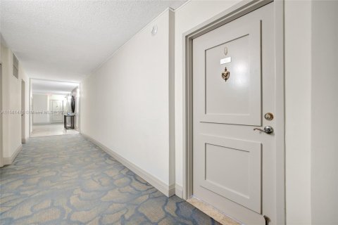 Condo in Lauderdale-by-the-Sea, Florida, 2 bedrooms  № 1160106 - photo 4