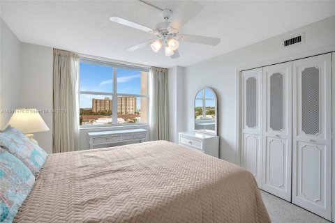 Condo in Lauderdale-by-the-Sea, Florida, 2 bedrooms  № 1160106 - photo 12