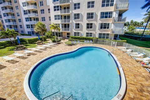 Condo in Lauderdale-by-the-Sea, Florida, 2 bedrooms  № 1160106 - photo 20