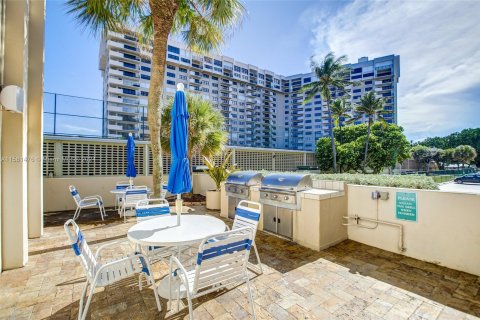 Condo in Lauderdale-by-the-Sea, Florida, 2 bedrooms  № 1160106 - photo 18
