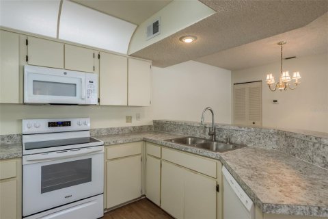 Condo in Hudson, Florida, 2 bedrooms  № 1342910 - photo 11