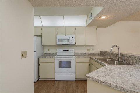 Condo in Hudson, Florida, 2 bedrooms  № 1342910 - photo 10