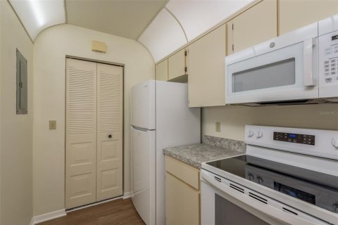 Condo in Hudson, Florida, 2 bedrooms  № 1342910 - photo 12