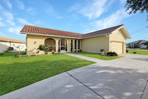 Villa ou maison à vendre à Punta Gorda, Floride: 3 chambres, 151.24 m2 № 1386449 - photo 2