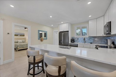 Condo in Sarasota, Florida, 2 bedrooms  № 1386502 - photo 6