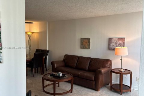 Condo in Sunny Isles Beach, Florida, 1 bedroom  № 883952 - photo 4