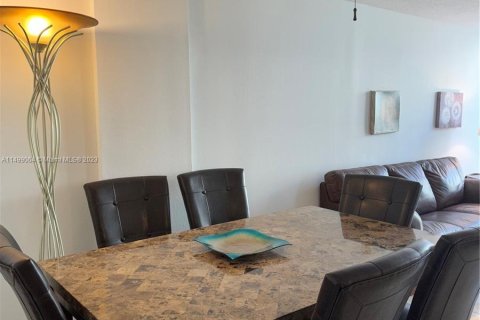 Condo in Sunny Isles Beach, Florida, 1 bedroom  № 883952 - photo 2