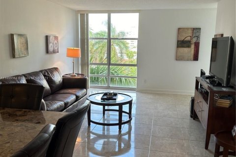 Condo in Sunny Isles Beach, Florida, 1 bedroom  № 883952 - photo 3