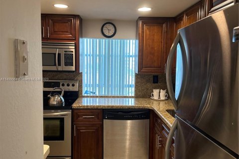 Condo in Sunny Isles Beach, Florida, 1 bedroom  № 883952 - photo 8