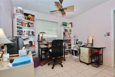 Casa en venta en Miami, Florida, 4 dormitorios № 782224 - foto 26