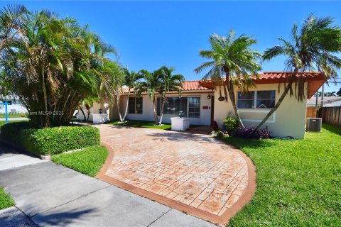 Villa ou maison à vendre à Miami, Floride: 4 chambres № 782224 - photo 29