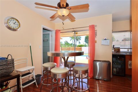 Casa en venta en Miami, Florida, 4 dormitorios № 782224 - foto 15