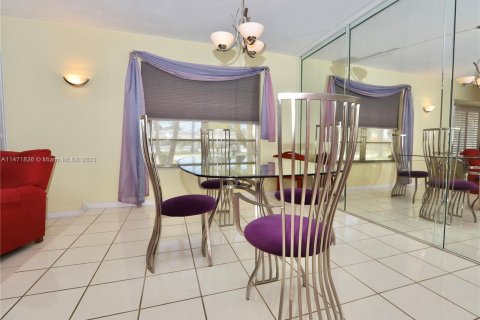 Casa en venta en Miami, Florida, 4 dormitorios № 782224 - foto 11