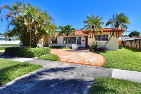 Villa ou maison à vendre à Miami, Floride: 4 chambres № 782224 - photo 30