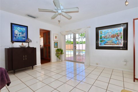 House in Miami, Florida 4 bedrooms № 782224 - photo 18