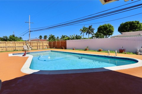 House in Miami, Florida 4 bedrooms № 782224 - photo 21