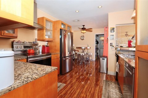 Casa en venta en Miami, Florida, 4 dormitorios № 782224 - foto 4