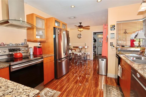 Casa en venta en Miami, Florida, 4 dormitorios № 782224 - foto 14