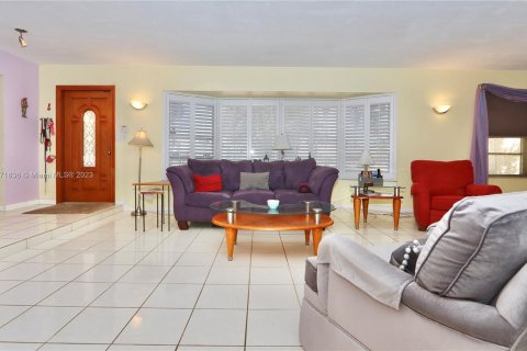 House in Miami, Florida 4 bedrooms № 782224 - photo 7