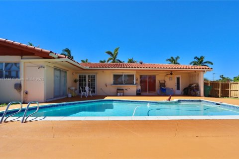 Casa en venta en Miami, Florida, 4 dormitorios № 782224 - foto 5