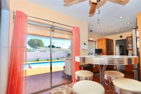 Casa en venta en Miami, Florida, 4 dormitorios № 782224 - foto 17