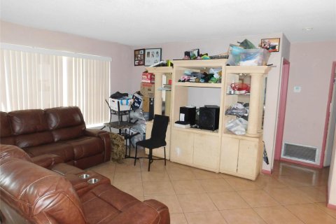 House in Margate, Florida 4 bedrooms, 153.66 sq.m. № 1207298 - photo 17