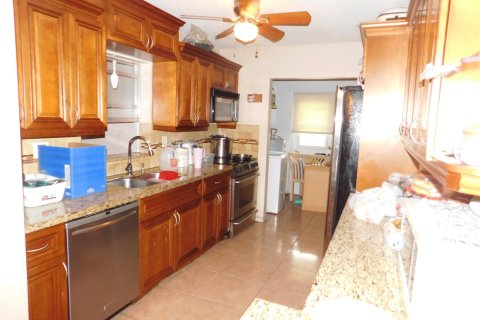 House in Margate, Florida 4 bedrooms, 153.66 sq.m. № 1207298 - photo 16