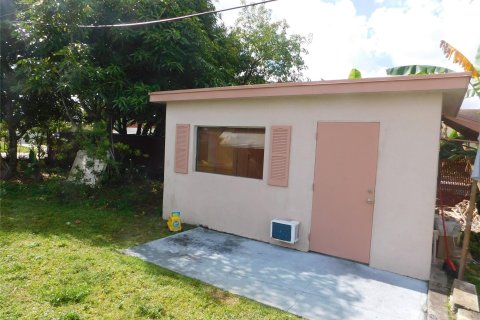 House in Margate, Florida 4 bedrooms, 153.66 sq.m. № 1207298 - photo 4