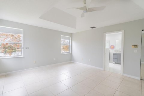 House in Pembroke Pines, Florida 3 bedrooms, 170.48 sq.m. № 1147669 - photo 16