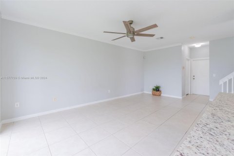 House in Pembroke Pines, Florida 3 bedrooms, 170.48 sq.m. № 1147669 - photo 9