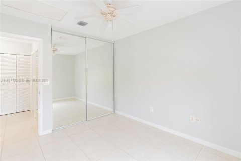 House in Pembroke Pines, Florida 3 bedrooms, 170.48 sq.m. № 1147669 - photo 12