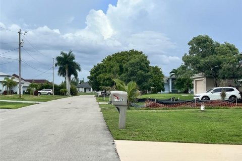 Купить земельный участок в Кейп-Корал, Флорида № 624666 - фото 5
