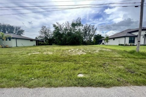 Land in Cape Coral, Florida № 624666 - photo 3