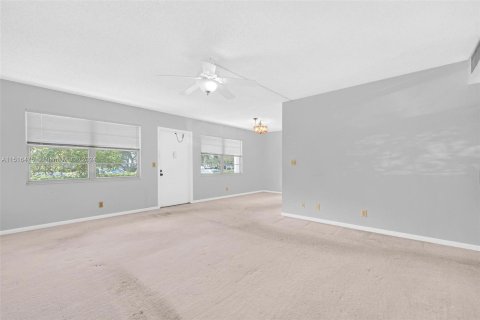 Copropriété à vendre à Deerfield Beach, Floride: 2 chambres, 92.9 m2 № 954107 - photo 1