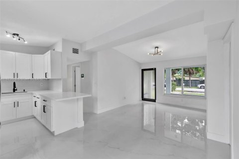 House in Fort Lauderdale, Florida 3 bedrooms, 99.22 sq.m. № 1399543 - photo 2