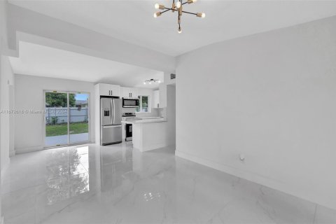 House in Fort Lauderdale, Florida 3 bedrooms, 99.22 sq.m. № 1399543 - photo 13