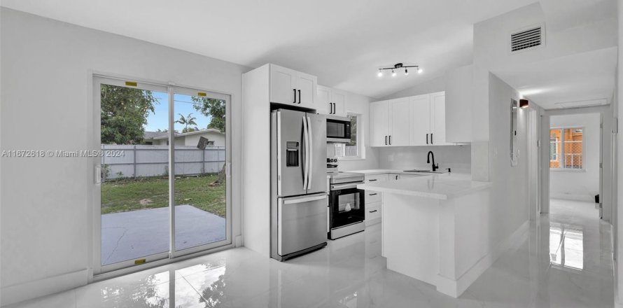 House in Fort Lauderdale, Florida 3 bedrooms, 99.22 sq.m. № 1399543