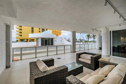 Condo in Sunny Isles Beach, Florida, 3 bedrooms  № 1399542 - photo 19