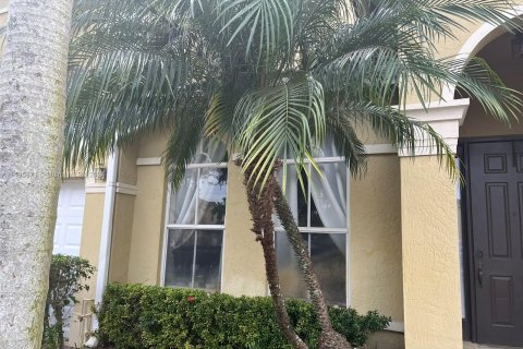 Купить таунхаус в Майами, Флорида 4 спальни, 192.68м2, № 1147171 - фото 2