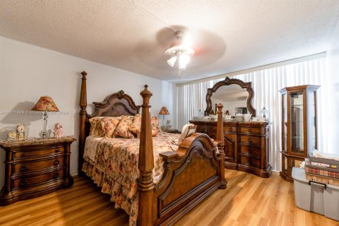 Condo in Lauderhill, Florida, 1 bedroom  № 1268942 - photo 6