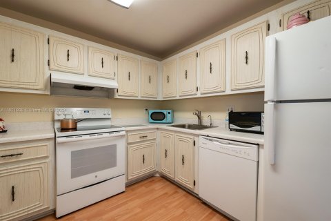 Condo in Lauderhill, Florida, 1 bedroom  № 1268942 - photo 2