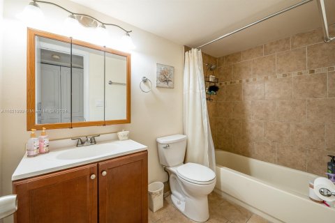 Condo in Lauderhill, Florida, 1 bedroom  № 1268942 - photo 8