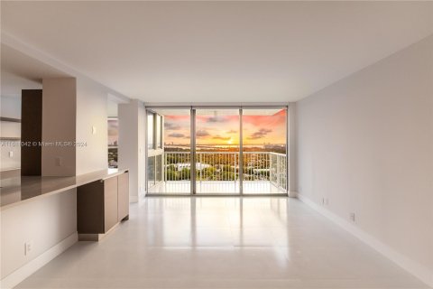 Condo in Miami Beach, Florida, 2 bedrooms  № 1281935 - photo 21