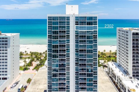 Condo in Miami Beach, Florida, 2 bedrooms  № 1281935 - photo 15