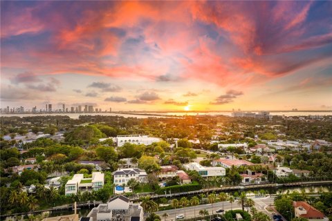 Condo in Miami Beach, Florida, 2 bedrooms  № 1281935 - photo 1